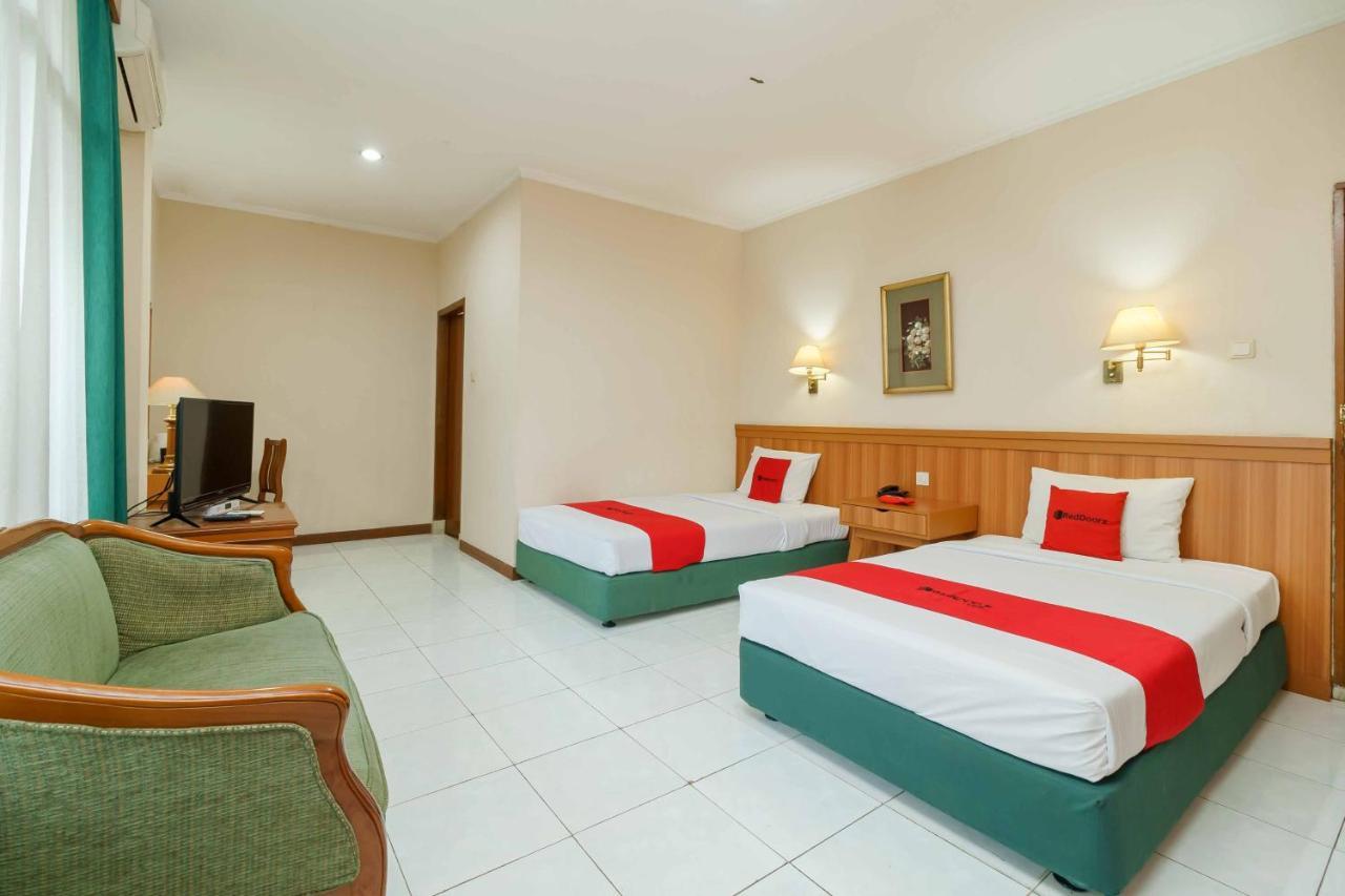 Reddoorz Plus Near Kemang Raya 자카르타 외부 사진