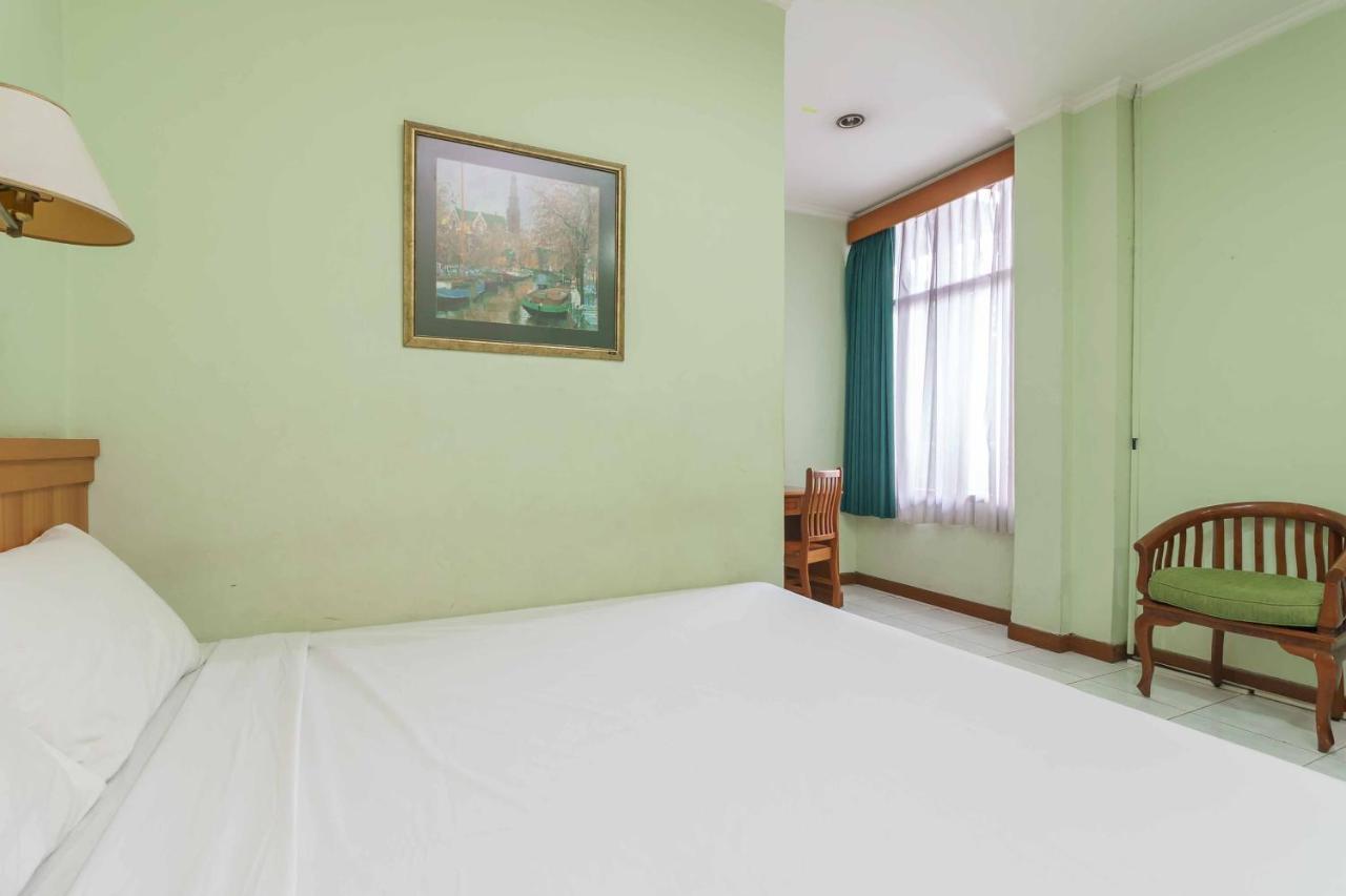 Reddoorz Plus Near Kemang Raya 자카르타 외부 사진
